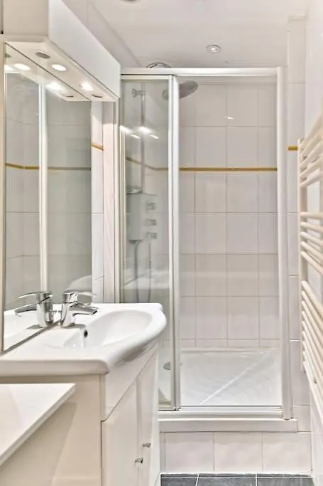 Apartman Chic #eiffeltower #champdemars -v