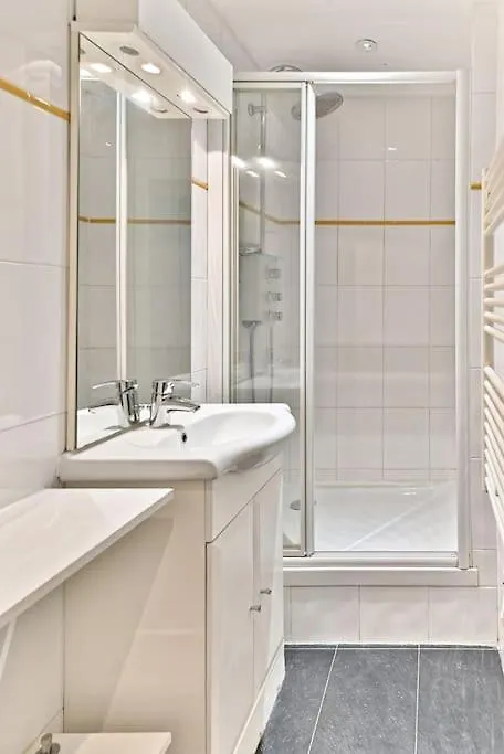 Chic #eiffeltower #champdemars -v Apartment Paris