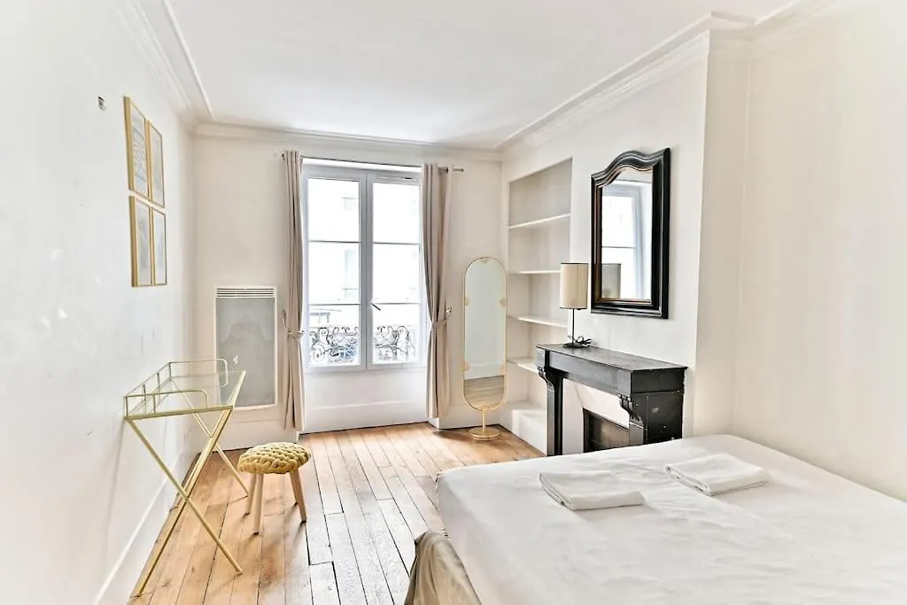 Chic #eiffeltower #champdemars -v Apartment Paris