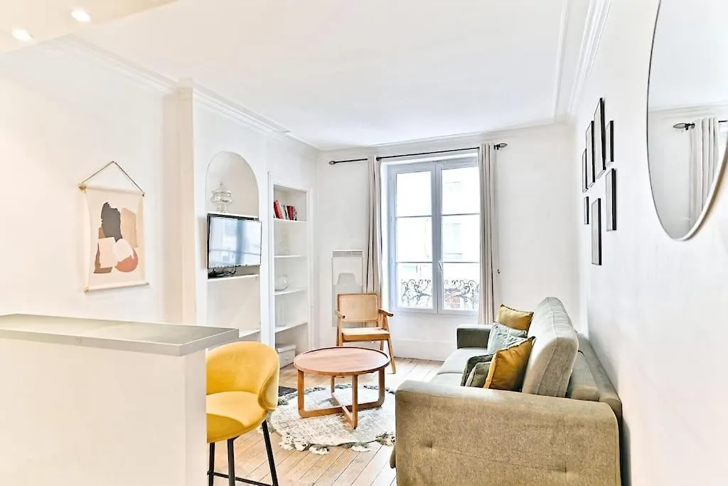 Chic #eiffeltower #champdemars -v Apartment *