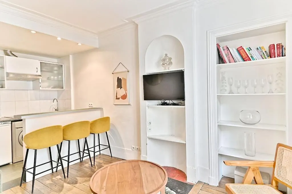 Chic #eiffeltower #champdemars -v Apartman