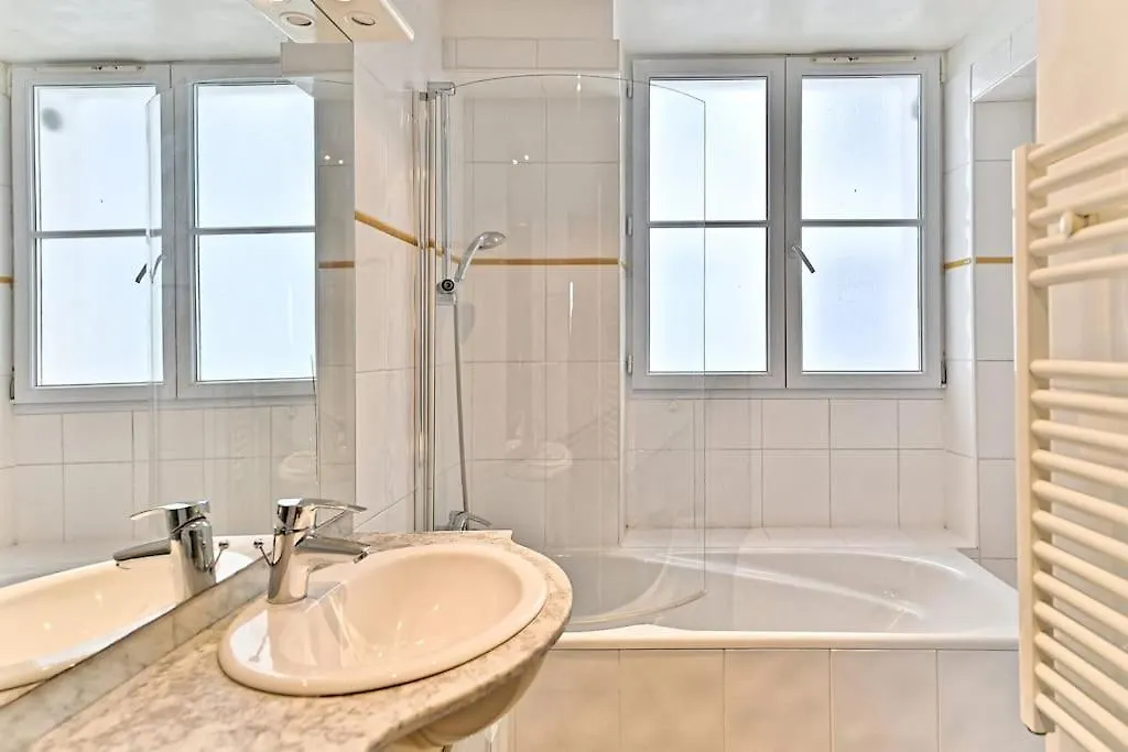 Apartman Chic #eiffeltower #champdemars -v